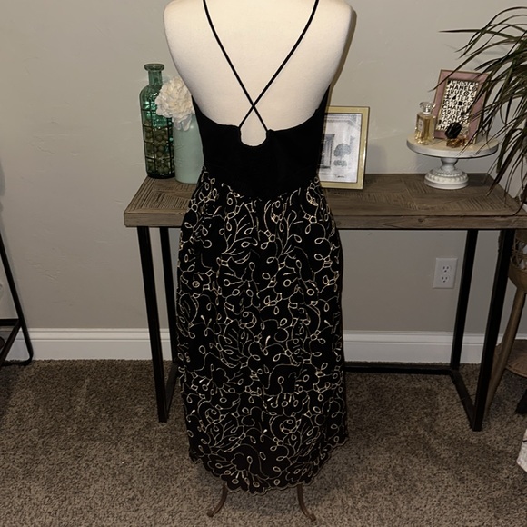 Maeve Anthropologie Eyelet Midi Gold Stitched Floral Deep V Dress Size Medium - Picture 6 of 9